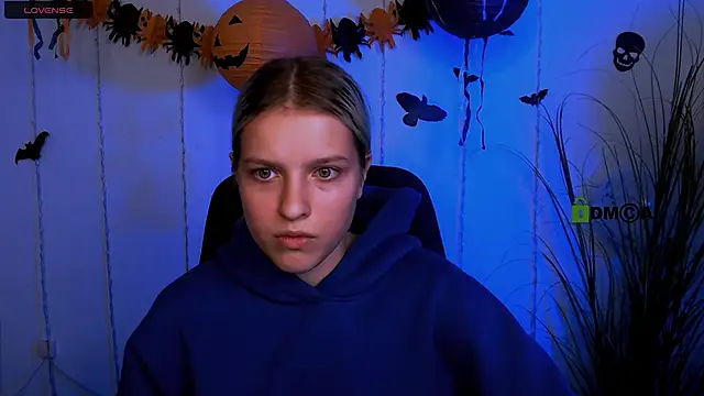 kaela spell  online show from 10-30-25, 07:44