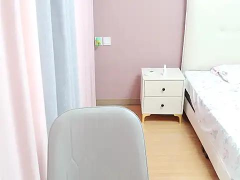 Snapshot of Akemi61 chatting on 09-19-25, 05:55 Akemi61 online show from 09-19-25, 05:55