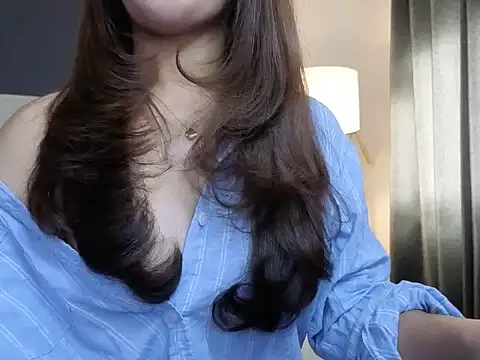 ZoeyJohnson online show from 05-18-26, 12:00