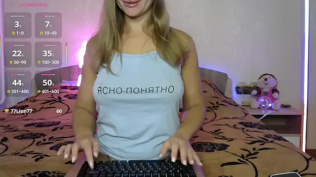 Snapshot of ImNicole24 chatting on 09-25-25, 03:45 ImNicole24 online show from 09-25-25, 03:45