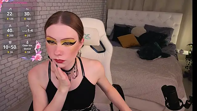 KarenSmitht online show from 10-17-25, 04:09