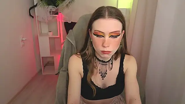 KarenSmitht online show from 10-28-25, 04:06