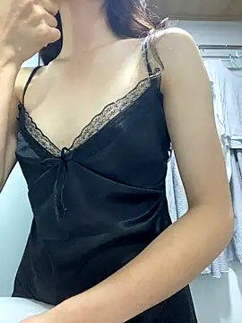 Snapshot of Bella_sexy98 chatting on 10-23-25, 03:27 Bella sexy98 online show from 10-23-25, 03:27
