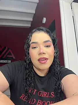 Snapshot of krisstenSantos chatting on 02-17-26, 01:08 krisstenSantos online show from 02-17-26, 01:08