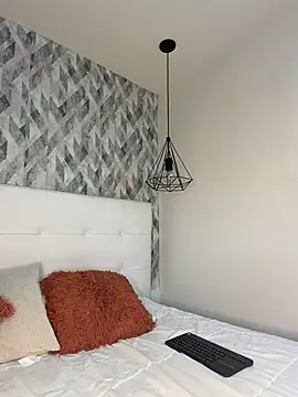 Snapshot of krisstenSantos chatting on 02-19-26, 01:30 krisstenSantos online show from 02-19-26, 01:30