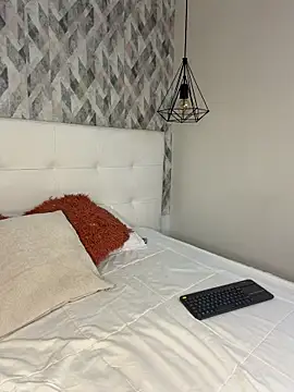 krisstenSantos online show from 12-21-25, 03:47