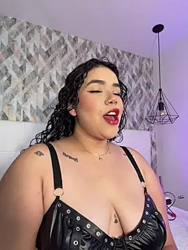 Snapshot of krisstenSantos chatting on 05-26-26, 04:05 krisstenSantos online show from 05-26-26, 04:05