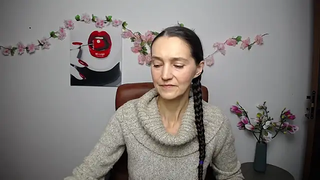 TayaFinch online show from 11-07-25, 01:15