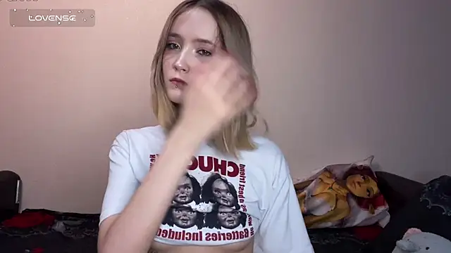 Snapshot of SoftcoreAlly chatting on 10-21-25, 01:43 SoftcoreAlly online show from 10-21-25, 01:43