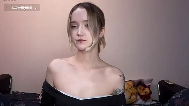 Snapshot of SoftcoreAlly chatting on 10-27-25, 02:07 SoftcoreAlly online show from 10-27-25, 02:07