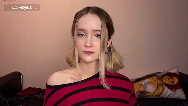 Snapshot of SoftcoreAlly chatting on 10-02-25, 04:10 SoftcoreAlly online show from 10-02-25, 04:10