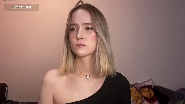 Snapshot of SoftcoreAlly chatting on 10-04-25, 12:50 SoftcoreAlly online show from 10-04-25, 12:50