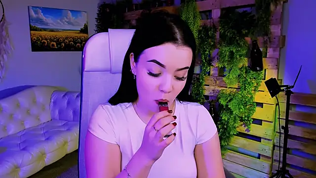 leslierowe  online show from 10-24-25, 05:01