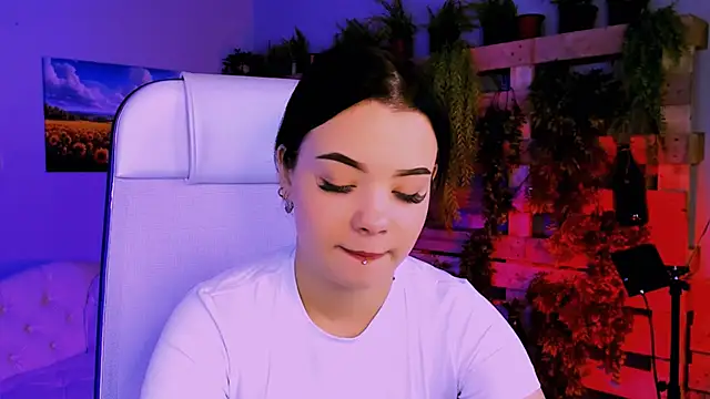 leslierowe  online show from 10-20-25, 07:58