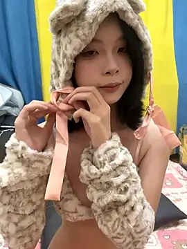 qiqi x online show from 10-10-25, 03:57