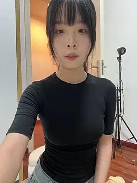 Snapshot of qiqi_x chatting on 05-24-26, 02:06 qiqi x online show from 05-24-26, 02:06
