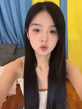 qiqi x online show from 11-04-25, 04:55