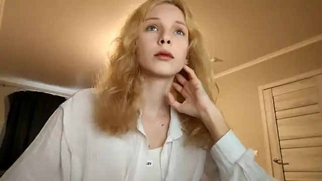 Fafa Fluff online show from 09-30-25, 02:12