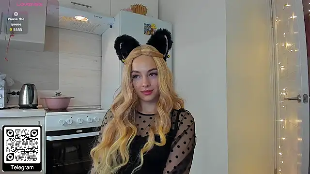 KristenHarrington online show from 12-17-25, 01:38