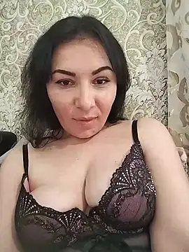 Snapshot of Mia24Blove chatting on 06-03-26, 02:33 Mia24Blove online show from 06-03-26, 02:33