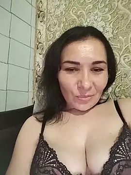 Snapshot of Mia24Blove chatting on 06-07-26, 02:33 Mia24Blove online show from 06-07-26, 02:33