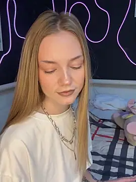 Snapshot of MilaMoone chatting on 02-05-26, 11:06 MilaMoone online show from 02-05-26, 11:06