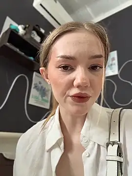 MilaMoone online show from 05-10-26, 11:14