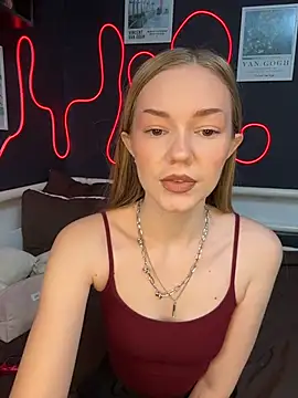 Snapshot of MilaMoone chatting on 02-15-26, 11:09 MilaMoone online show from 02-15-26, 11:09