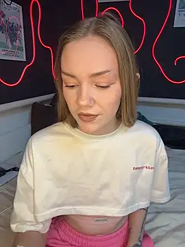 Snapshot of MilaMoone chatting on 02-17-26, 11:07 MilaMoone online show from 02-17-26, 11:07