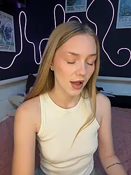 Snapshot of MilaMoone chatting on 02-27-26, 11:43 MilaMoone online show from 02-27-26, 11:43