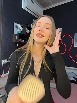 Snapshot of MilaMoone chatting on 02-21-26, 10:28 MilaMoone online show from 02-21-26, 10:28