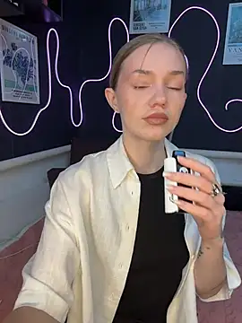 Snapshot of MilaMoone chatting on 02-28-26, 10:59 MilaMoone online show from 02-28-26, 10:59