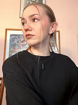 Snapshot of MilaMoone chatting on 01-16-26, 10:19 MilaMoone online show from 01-16-26, 10:19