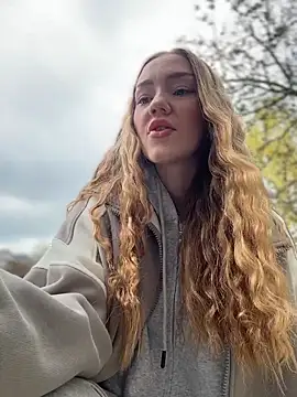 MilaMoone online show from 04-05-26, 10:44