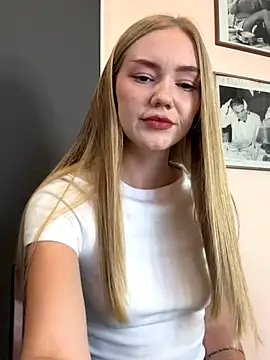 MilaMoone online show from 09-30-25, 11:49