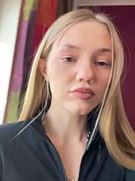 Snapshot of MilaMoone chatting on 02-12-26, 11:32 MilaMoone online show from 02-12-26, 11:32