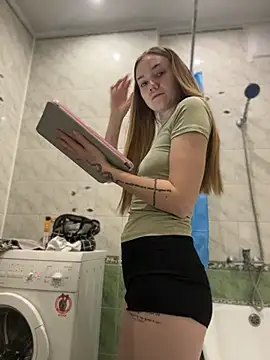 MilaMoone online show from 04-13-26, 07:07