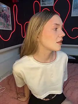 Snapshot of MilaMoone chatting on 02-26-26, 11:21 MilaMoone online show from 02-26-26, 11:21