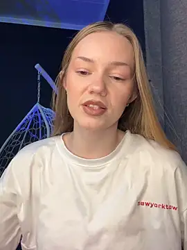 Snapshot of MilaMoone chatting on 02-01-26, 10:46 MilaMoone online show from 02-01-26, 10:46