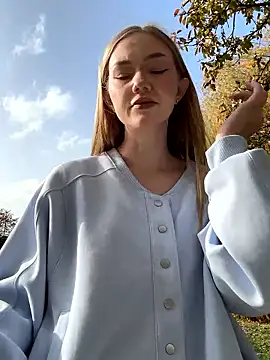 MilaMoone online show from 11-17-25, 10:19