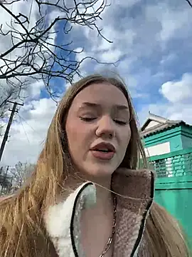 Snapshot of MilaMoone chatting on 02-14-26, 11:21 MilaMoone online show from 02-14-26, 11:21