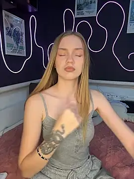 Snapshot of MilaMoone chatting on 03-03-26, 11:06 MilaMoone online show from 03-03-26, 11:06