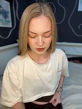 Snapshot of MilaMoone chatting on 06-16-26, 11:10 MilaMoone online show from 06-16-26, 11:10