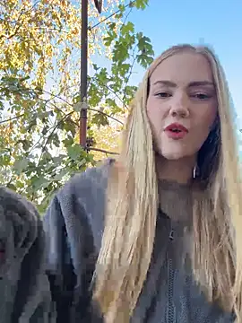 MilaMoone online show from 10-17-25, 11:56