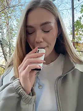 MilaMoone online show from 10-31-25, 01:52