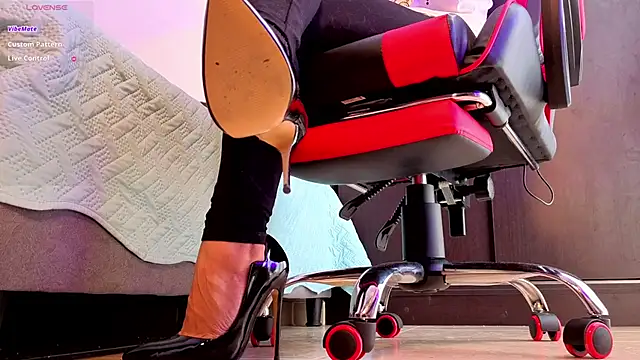 Snapshot of heylovelygirl chatting on 02-17-26, 02:58 heylovelygirl online show from 02-17-26, 02:58