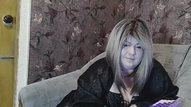 YuliiaSan online show from 04-21-26, 05:52