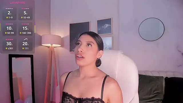 Tiffany Low online show from 10-16-25, 01:41