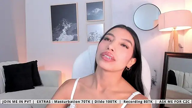 Tiffany Low online show from 05-06-26, 04:22