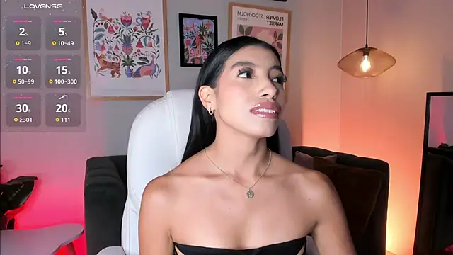 Tiffany Low online show from 05-22-26, 01:53